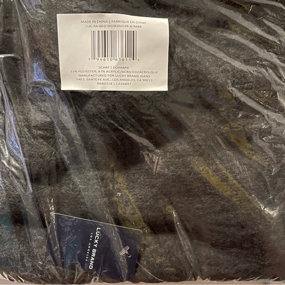 Lucky Brand - Solid Brushed Scarf With Fringed Edges in Dark Grey - Picture 2 of 3